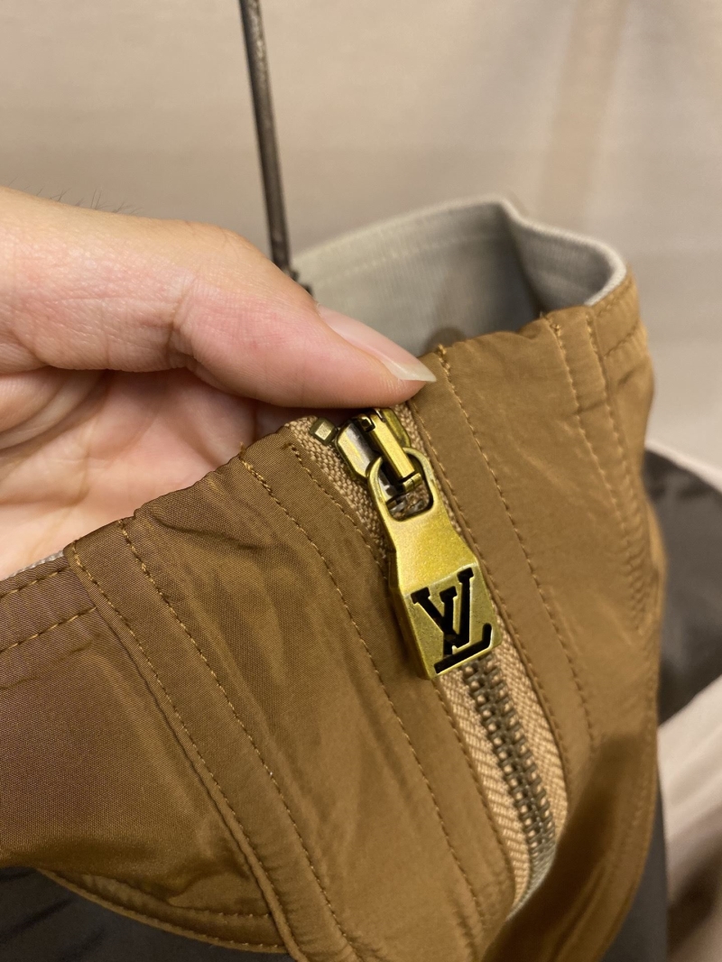 l0vis Vvtt0n outwear